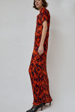 Load image into Gallery viewer, INSHADE Short Sleeve Crimped Chiffon Dress in Red and Bordeaux Floral